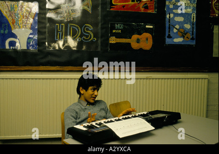 hackney downs school set to be closed by government in 1995 due to poor performance conditions music lesson 1994 Stock Photo