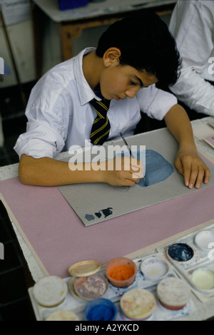 hackney downs school set to be closed by government in 1995 due to poor performance conditions art lesson 1994 Stock Photo