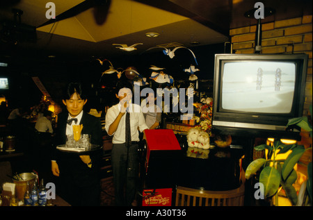 An old Tokyo karaoke bar and its energetic owner — Tokyo Times