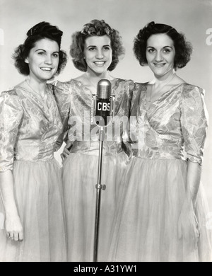 ANDREWS SISTERS US vocal group from left Maxene, Patty and LaVerne Stock Photo