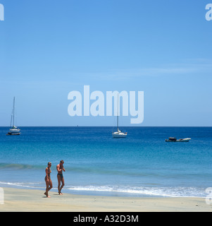 Couple walking on Mount Irvine Bay Beach, Tobago, Trinidad and Tobago, West Indies, Caribbean Stock Photo