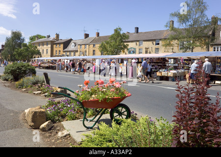 Market day at the Cotswold town of Moreton in Marsh, Gloucestershire Stock Photo