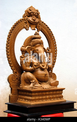 wood-carving-of-ganesa-by-