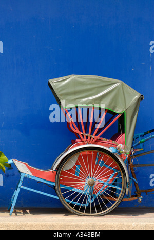 Rickshaw on the exterior of Cheong Fatt Tze Mansion, Georgetown, Penang, Malaysia Stock Photo