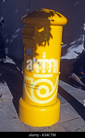 yellow post box Stock Photo - Alamy
