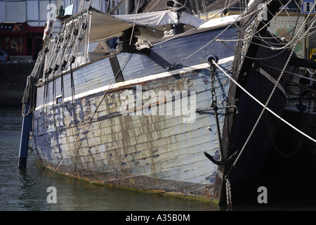 Bow of the traditional sailing boat with anchor and ...