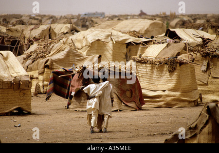 Sudan, Famine, 1985. Refugee Camp at El Fasher in the Darfur region of western Sudan Stock Photo