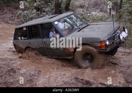 Range Rover in water, Mid Atlantic Land Rover Rallye MAR Scottsville VA Stock Photo