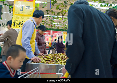 CHINA BEIJING Chinese shoppers rush to buy jujubes or Chinese dates on sale in Wumart an upscale supermarket in Beijing Stock Photo