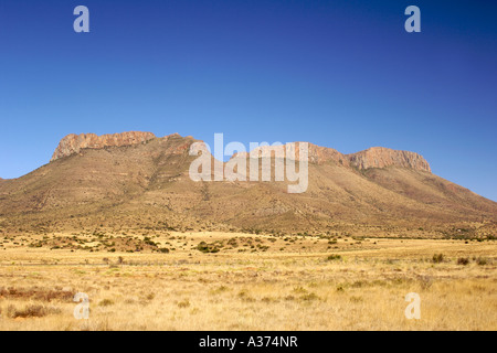 Mountain scenery along the N9 highway between Graaf Reinet and Middelburg in the Karoo region of South Africa. Stock Photo