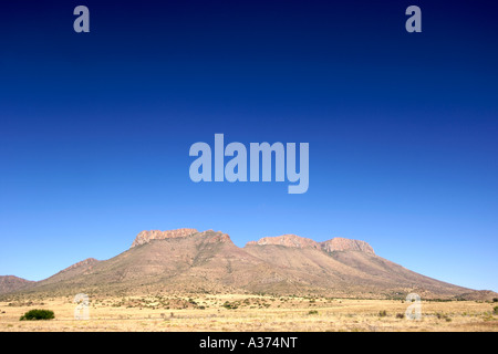 Mountain scenery along the N9 highway between Graaf Reinet and Middelburg in the Karoo region of South Africa. Stock Photo