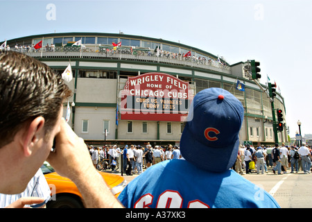 Chicago cubs fans hi-res stock photography and images - Alamy