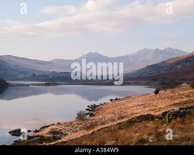 THE SNOWDON HORSESHOE from across Llynnau Mymbyr in winter.  Capel Curig North Wales UK Stock Photo