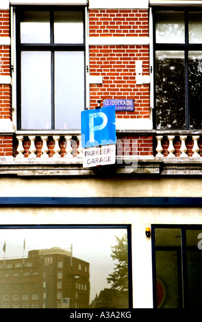 'Parkeer-Garage' - Amusing sign for garage parking in central Amsterdam Stock Photo