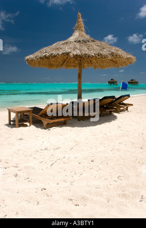 WEST INDIES Caribbean St Vincent The Grenadines Canouan Palapa thatched shelter and sunbeds on Godahl Beach at Raffles Resort. Stock Photo