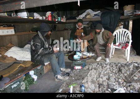 homeless men living under bridge ohio Stock Photo