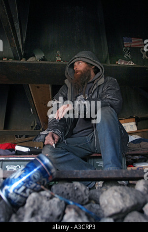 homeless men living under bridge ohio Stock Photo