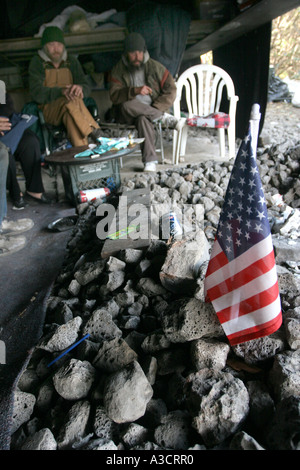 homeless men living under bridge ohio Stock Photo