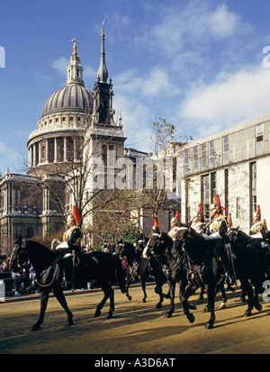 City of London Lord Mayors Show procession & spectators St Pauls Cathedral mounted soldiers & horses of Household cavalry Blues and Royals England UK Stock Photo