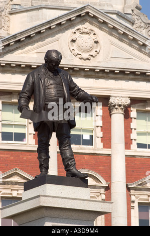 Statue of David Davies Barry Dock Offices Vale of Glamorgan South Wales Stock Photo