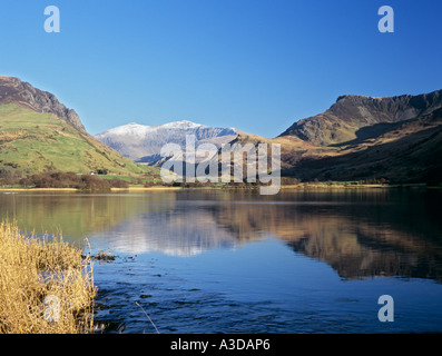 MOUNT SNOWDON Yr Wyddfa reflections from west across Llyn Nantlle Uchaf in winter Snowdonia National Park (Eryri). Nantlle, Gwynedd, North Wales, UK Stock Photo
