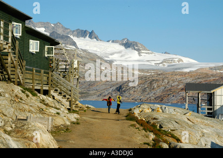 Two children in settlement at ice-capped mountain Tiniteqilaaq Eastgreenland Stock Photo