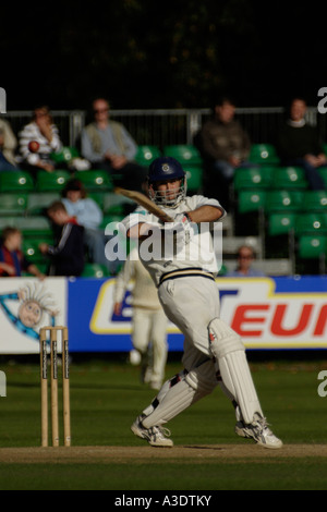 BATSMAN ON THE ATTACK FOR HAMPSHIRE AGAINST GLAMORGAN AT SOPHIA GARDENS, CARDIFF, SOUTH WALES, U.K. Stock Photo