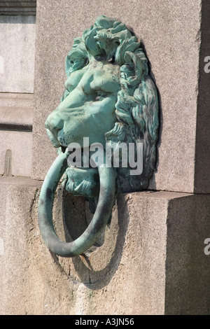 Lion's Head boat mooring and flood warning. Thames Embankment, London, England Stock Photo