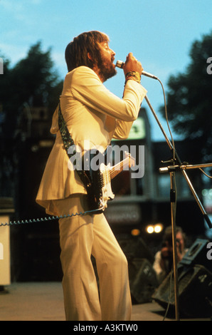 eric-clapton-about-1974-a3ktw0.jpg
