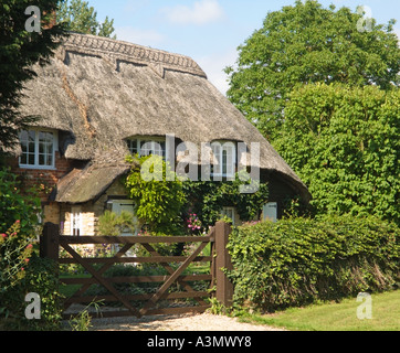 Traditional Thatched Cottage Little Haseley Oxfordshire England Great ...