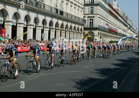 Tour de France leader Lance Armstrong in yellow jersey rides up rue de Rivoli in Paris France with his US Postal teammates 2004 Stock Photo