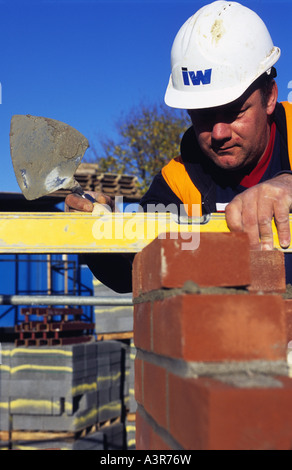 A bricklayer building a house on the Ravenswood Estate, Ipswich, Suffolk, UK. Stock Photo