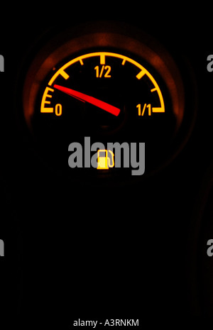 BRITISH CAR FUEL GAUGE  NEEDLE SHOWING LOW FUEL LEVEL RE RISING PETROL FUEL COSTS BILLS INFLATION HOUSEHOLD BUDGETS INCOME ,UK. Stock Photo
