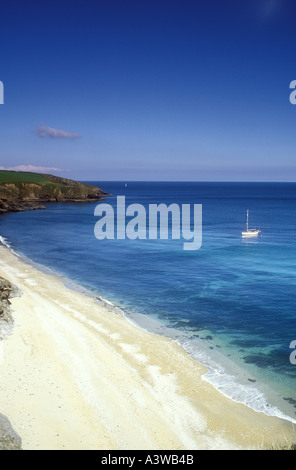 Yacht moored off Porthbeor Beach on the Roseland Peninsula in Cornwall, UK Stock Photo