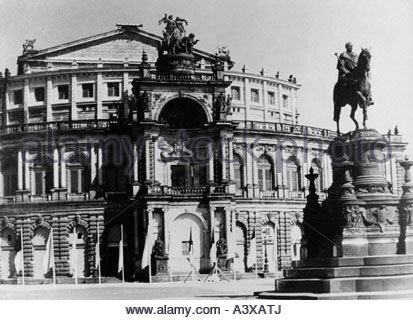 Semperoper opera house by Gottfried Semper, 1841, Theaterplatz Stock ...