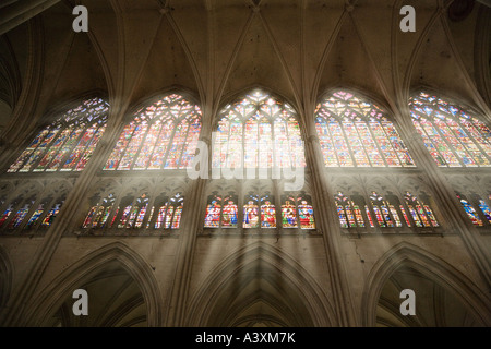 TROYES CATHEDRAL INTERIOR RAYS OF LIGHT THROUGH STAINED GLASS WINDOWS UNDER FAN VAULTING TROYES FRANCE EUROPE Stock Photo