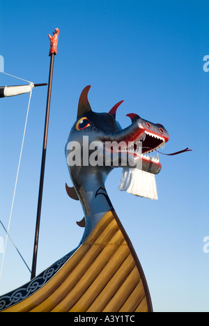 dh Up Helly Aa LERWICK SHETLAND Guizer Jarl Einar of Gullberuviks Viking longship galley Moogi prow prows figurehead ship dragon head Stock Photo