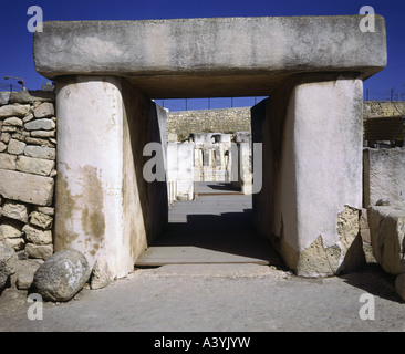 travel /geography, Malta, Hal Tarxien, buildings, southern temple, gate, circa 3000 - 2500 B.C., historic, historical, Europe, architecture, early history, prehistory, megalith, megaliths, culture, religion, statue, stone, entrance, UNESCO world heritage, Stock Photo