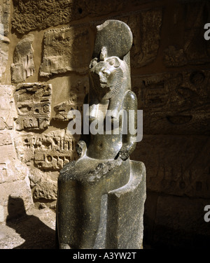 travel /geography, Egypt, Thebes, buildings, Mortuary Temple of Pharaoh Ramesses III, exterior view, entrance pylon, statue, goddess Sekhmet, circa 1184 - 1152 B.C., historic, historical, Africa, architecture, ancient world, New Kingdom, 20th dynasty, 12th century B.C.,UNESCO World Cultural Heritage Site, ancient world, Stock Photo