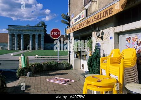 EUROPE FRANCE JURA  ARC-ET-SENANS   SALINE ROYALE  ROYAL SALTWORKS EMPTY CAFE TERRACE AND WARDENS BUILDING MAIN ENTRANCE Stock Photo