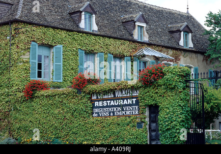 WINE MERCHANT'S HOUSE AND RESTAURANT VOLNAY BURGUNDY FRANCE EUROPE Stock Photo