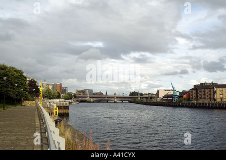 A view of Glasgow looking east along the River Clyde towards Clyde Street and the Central Station Railway Bridge Stock Photo