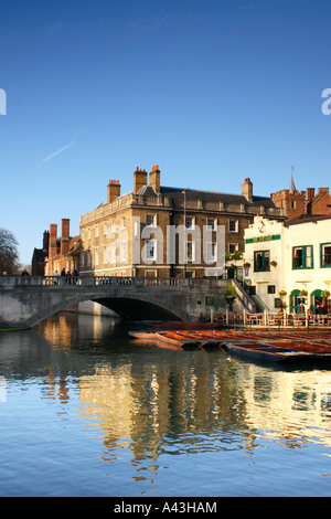 Silver Street bridge and The Anchor pub in Cambridge, England. Stock Photo