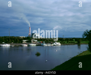 Shannonbridge power station seen over River Shannon, Shannonbridge, County Offaly, Eire (Ireland). Stock Photo