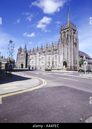 dh  MARISCHAL COLLEGE ABERDEEN Building and cross roads scotland landmark city architecture council headquarters iconic granite buildings uk Stock Photo