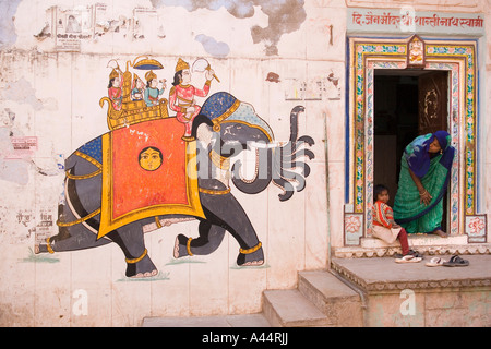 India Rajasthan Bundi traditionally painted house and doorway Stock Photo