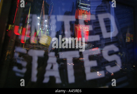 Reflection times square hi-res stock photography and images - Alamy
