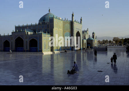 Children playing in front of the Hazrat Ali mosque in Mazar i Sharif, Afghanistan Stock Photo