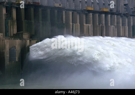 Water from spillway of the Gezhouba Dam, or Gezhouba Water Control Project, on Yangtze River part of the Three Gorges Project in Hubei province China Stock Photo