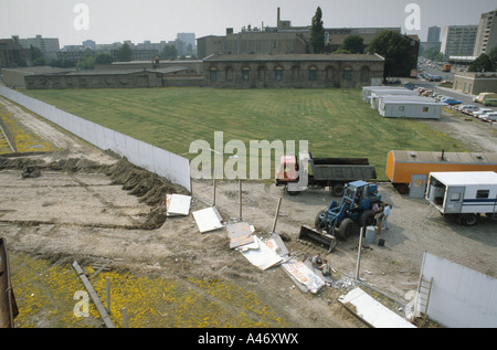 Fall of the Berlin Wall: demolition of the Wall in Berlin-Mitte, Berlin, Germany Stock Photo